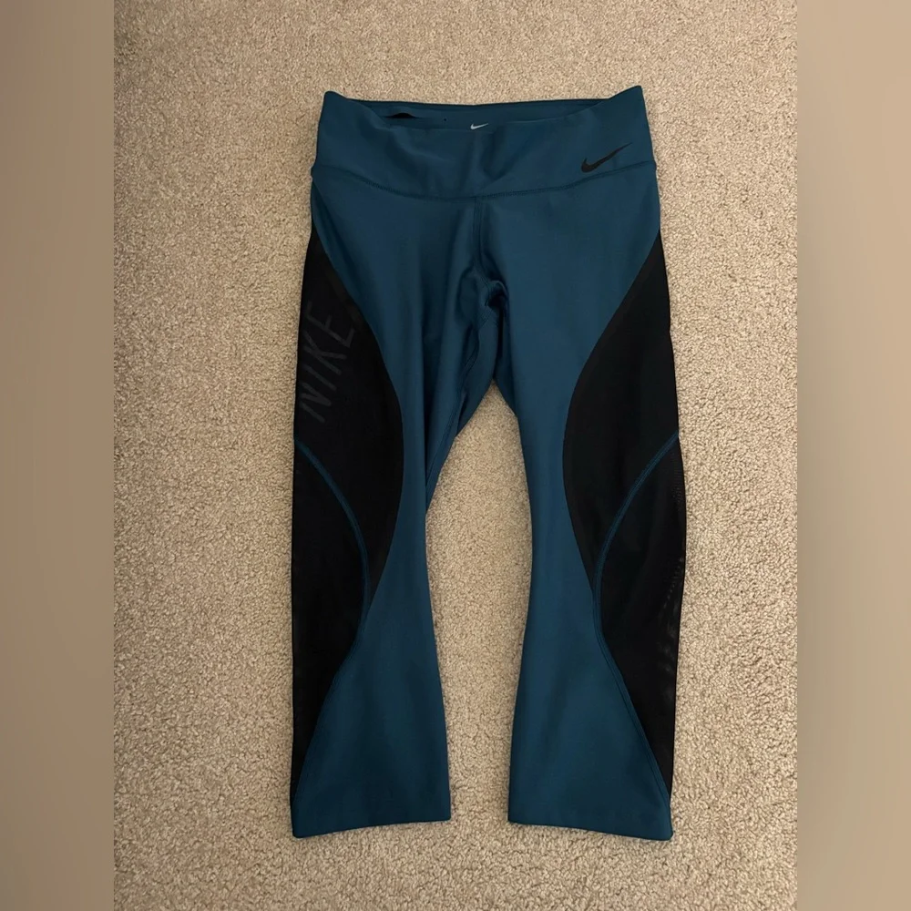 Nike Pants Womens Medium Blue Black Capri Compression Leggings Running Gym Yoga